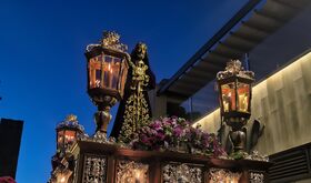 El Medinaceli Las Injurias y la Virgen del Rosario embellecen el Lunes Santo emeritense