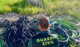 Detenidos tres hombres por robar en Alcntara cableado de cobre valorado en 3000