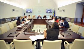 La financiacin de Dependencia y la retirada de clases de rabe a debate en la Asamblea