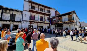 Aldeanueva del Camino inaugura espacio dedicado a una vecina asesinada por su pareja
