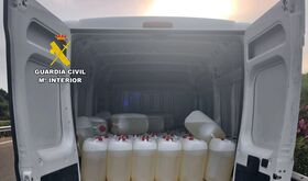 Interceptan en A5 una furgoneta con 4000 litros de gasolina para abastecer a narcolancha