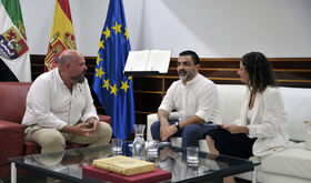 Naharro recibe a representantes de USO Extremadura para tratar vas de colaboracin 