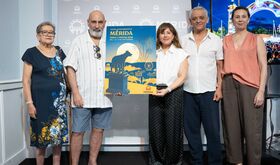 El cartel Destellos en el Valle de Jess Vinagre anunciar la Feria de Mrida 2026