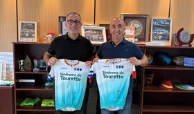 Polica andaluz pasar por Extremadura en bicicleta para visibilizar sndrome de Tourette
