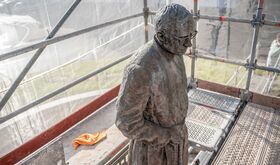 Ayuntamiento Mrida inicia trabajos restauracin y conservacin escultura del Padre Panero