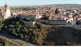 Abierto plazo optar a licitacin de la restauracin de dos tramos de la muralla de Coria