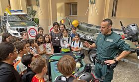 Acuartelamiento de la Guardia Civil de Badajoz abre sus puertas a escolares de 7 colegios