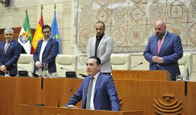 Jos M Saponi toma posesin de su escao en la Asamblea tras la renuncia de Kini Carrasco