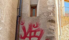 Ayuntamiento Cceres denuncia las pintadas aparecidas en fachadas de la Ciudad Monumental