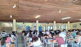 La Consejera de Educacin concede los Premios Extraordinarios de ESO a seis estudiantes