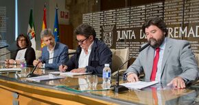 Junta CCOO UGT y CREEX firman el Plan Turstico de Extremadura 20172020 dotado con 685 millones de euros