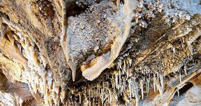 Turismo de Naturaleza en las Cuevas de Fuentes de Len