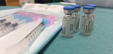 Sanidad y CCAA acuerdan enviar 25.000 dosis de vacunas a Ceuta como medida preventiva