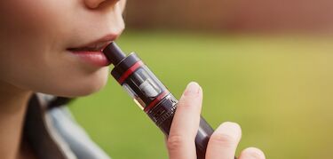 Anteproyecto Ley Tabaco incluye por primera vez la prohibición de fumar y vapear a menores