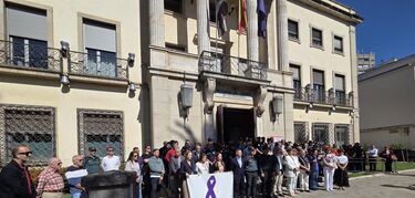 En Badajoz, minuto de silencio por las víctimas de violencia de género