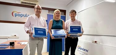 Elena Manzano presenta 1.508 avales a su candidatura para presidir PP provincial Cáceres
