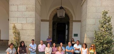 En Cáceres, minuto de silencio por asesinatos de mujeres víctimas de la violencia machista