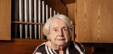 La centenaria organista Montserrat Torrent ofrece un concierto en Garrovillas de Alconétar