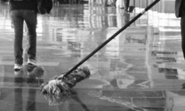 Trabajadoras de limpieza de los hospitales de Mérida y Almendralejo retoman sus protestas