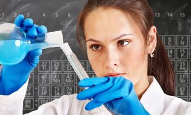 Asociación divulga en colegios la aportación de las mujeres a descubrimientos científicos