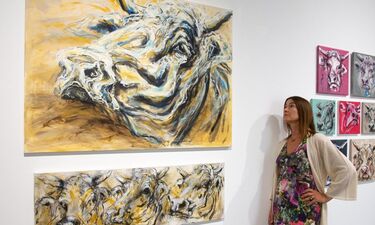 La pintora Annette Schock ofrecerá una visita guiada a su exposición CARNE[S] en Badajoz