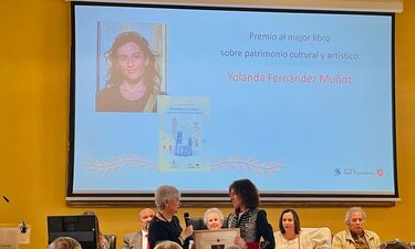 Una profesora de la UEx recibe un premio literario en la Feria del Libro de Madrid