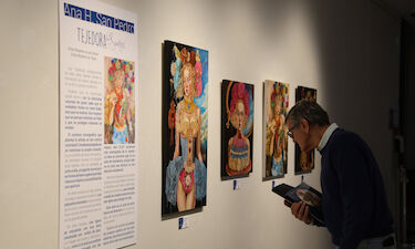 Ana H. San Pedro expone en Badajoz una muestra sobre el mar, los colores y las mujeres