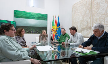 En reunión con OPAS, la presidenta de la Junta reitera su apoyo al campo extremeño  