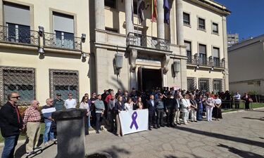 En Badajoz, minuto de silencio por las víctimas de violencia de género