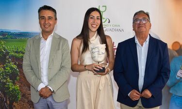Ruta de Vino y Cava Ribera del Guadiana entrega Premio Nacional Periodismo a Miriam Moreno
