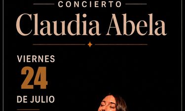 Concierto de la emeritense Claudia Abela en la terraza del Centro Cultural Alcazaba 