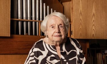 La centenaria organista Montserrat Torrent ofrece un concierto en Garrovillas de Alconétar