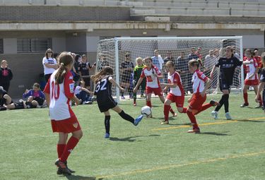 El fútbol femenino toma Badajoz con victoria de Real Betis y Santa Teresa Badajoz
