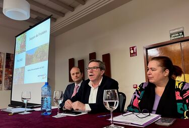 García considera los seguros agrarios como mecanismos eficaces de protección y estabilidad