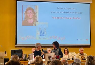 Una profesora de la UEx recibe un premio literario en la Feria del Libro de Madrid