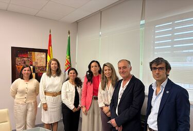 AECC se reúne con la Consejera de Salud  para conocer situación cribados cáncer mama