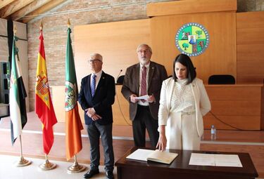 Rocío Blas toma posesión como vicerrectora de Estudiantes, Empleo y Movilidad de la UEx