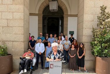 Cáceres muestra su repulsa por los asesinatos de mujeres víctimas de la violencia machista