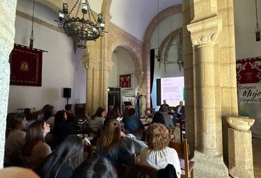 Cien mujeres cooperativistas acuden en Alburquerque a campus sobre retos de su actividad