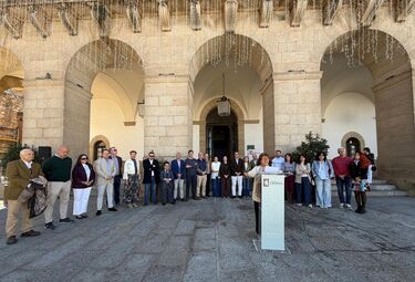 Ayuntamiento Cáceres muestra su repulsa por asesinatos mujeres víctimas violencia machista