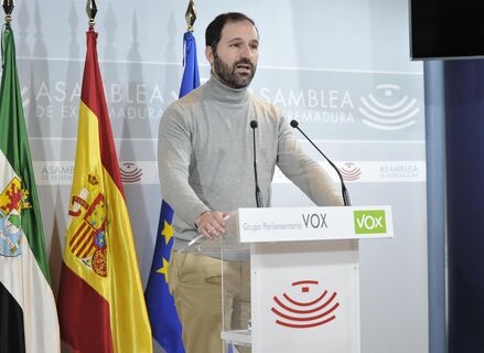 Vox sigue con la mano tendida al PP de cara a un cuerdo de gobernabilidad en Extremadura
