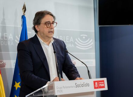 El PSOE denuncia el bloqueo democrtico en Extremadura y el secuestro de la Asamblea