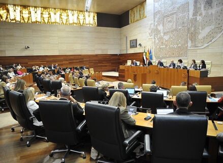 Ocho diputados del PP toman posesin en la Asamblea de Extremadura 