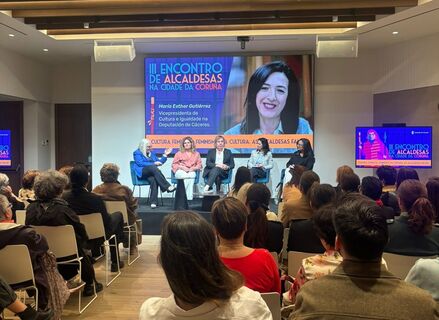 Esther Gutirrez participa en el III Encuentro de Alcaldesas celebrado en A Corua