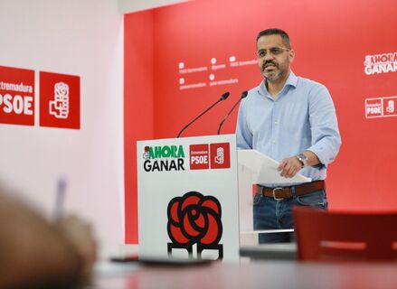 PSOE anuncia enmienda de totalidad a PGEx 2026 al considerarlos irreales y ficticios