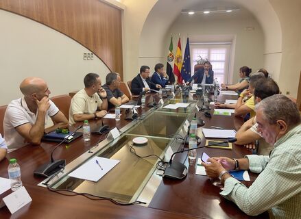 Junta y sindicatos Infoex acuerdan avanzar en la negociacin de mejoras para el colectivo