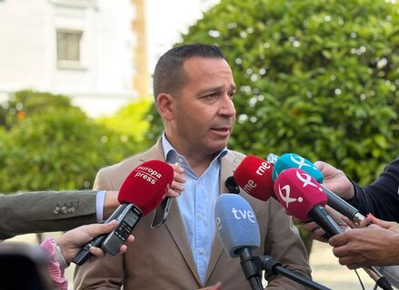 Fdez Calle ordena revisar ayudas y convenios ante posible llegada inmigrantes desde Ceuta