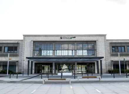 Renfe pide a ayuntamientos Cceres y Badajoz que mejoren conexiones bus con estaciones 