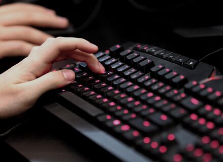 Fundacin CB organiza taller para crear videojuego y acercar educacin STEAM a jvenes