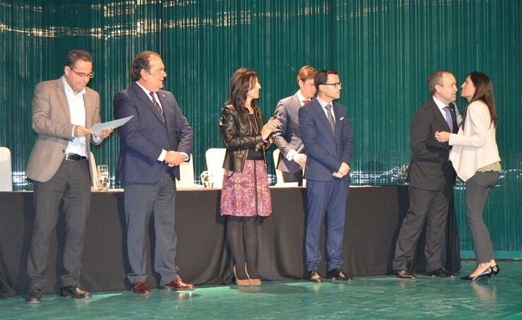 Caja Rural de Extremadura entrega becas del II Premio Espiga Educacin